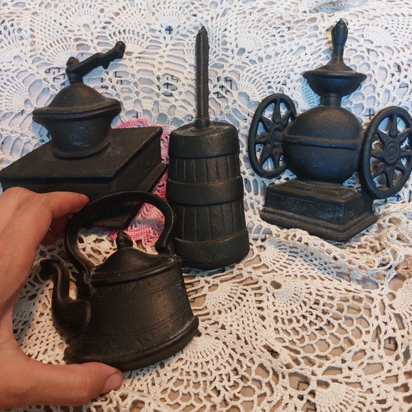 Antique‎ cast iron wall hangers/home decor - Picture 2 of 3